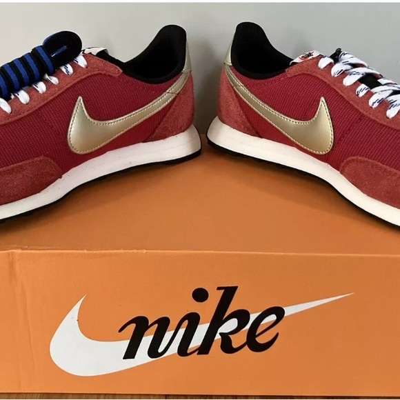 Nike Waffle Trainer 2 - K2 Basecamp Himalayas — US 10.5 Red & Gold — BRAND NEW - Picture 6 of 11